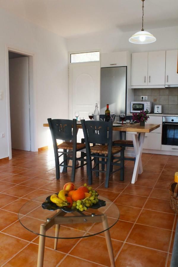 Villa Marikami กามิลารี ภายนอก รูปภาพ