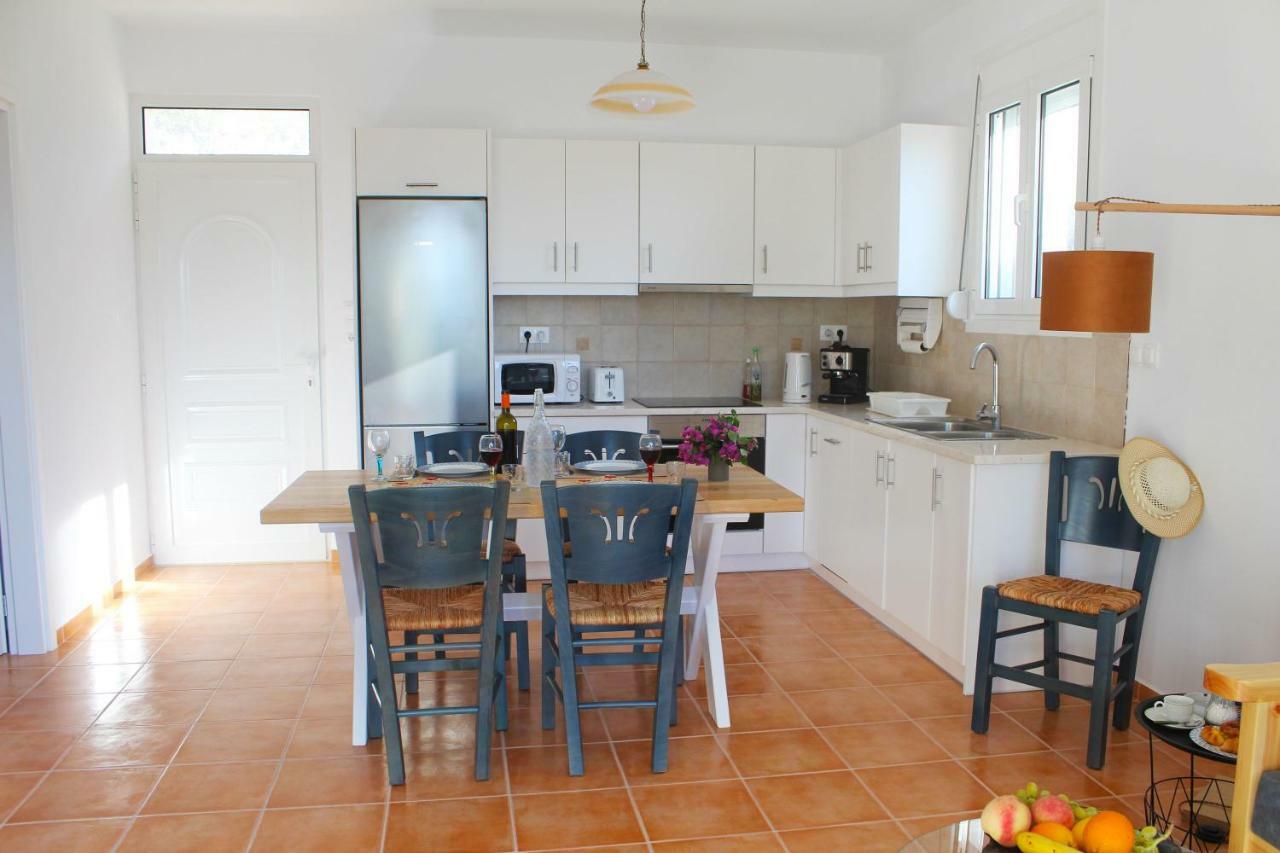 Villa Marikami กามิลารี ภายนอก รูปภาพ